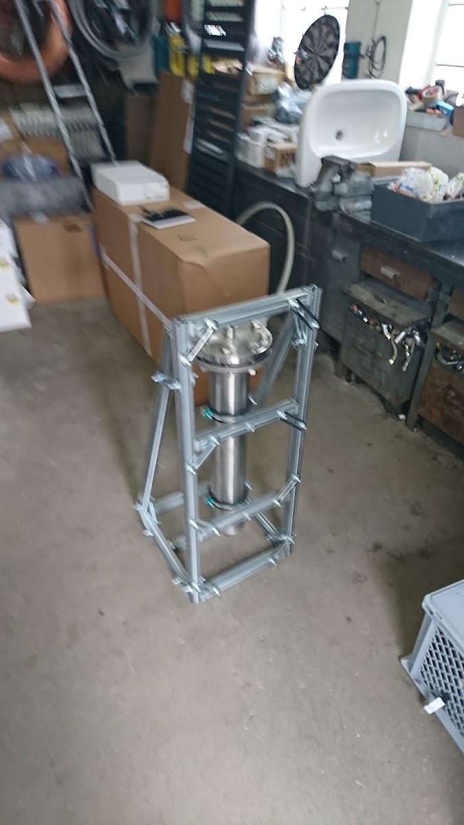 Vorbereitete Hauswasserfilter-Montage in der Werkstatt